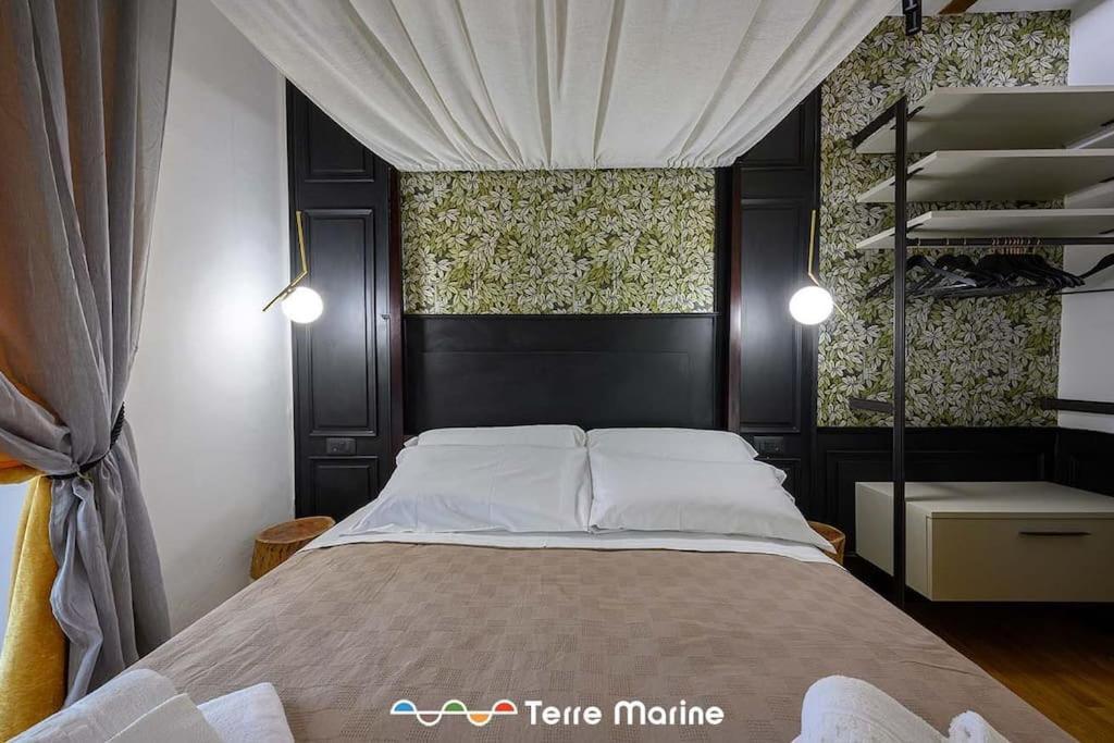 Under Bridge, Terremarine Apartment *